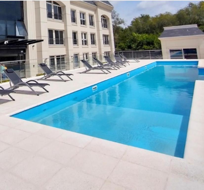 Apart France - Monoambiente con piscina y estacionamiento